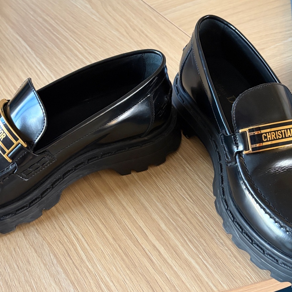 Dior Black Leather Slip-On Loafers with Gold Plaque
I do not keep boxes no box - Picture 6 of 6